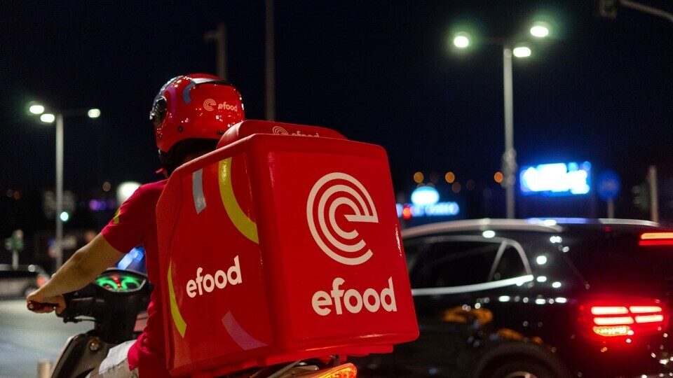 Το efood «ψάχνει» 500 νέους διανομείς για την ενίσχυση του delivery