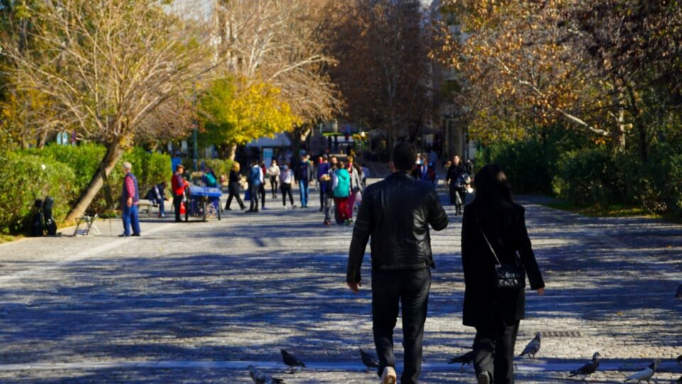 Ελβετία και ΗΠΑ το «όνειρο» των Ελλήνων: Σχεδόν κανείς ευτυχισμένος από την καθημερινότητα