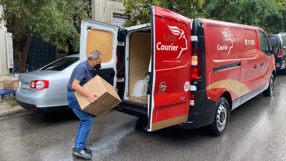 ΕΛΤΑ Courier: Δωρεάν μεταφορά ειδών βοήθειας προς τους 19 ξενώνες κακοποιημένων γυναικών