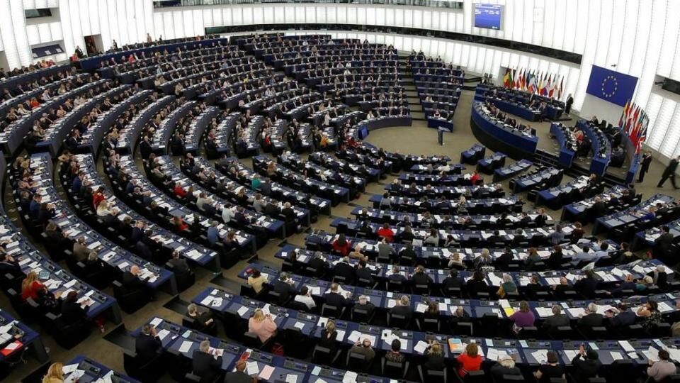 Παιδεία και Covid-19: Γεφύρωση του «ψηφιακού χάσματος» ζητά το Ευρωκοινοβούλιο