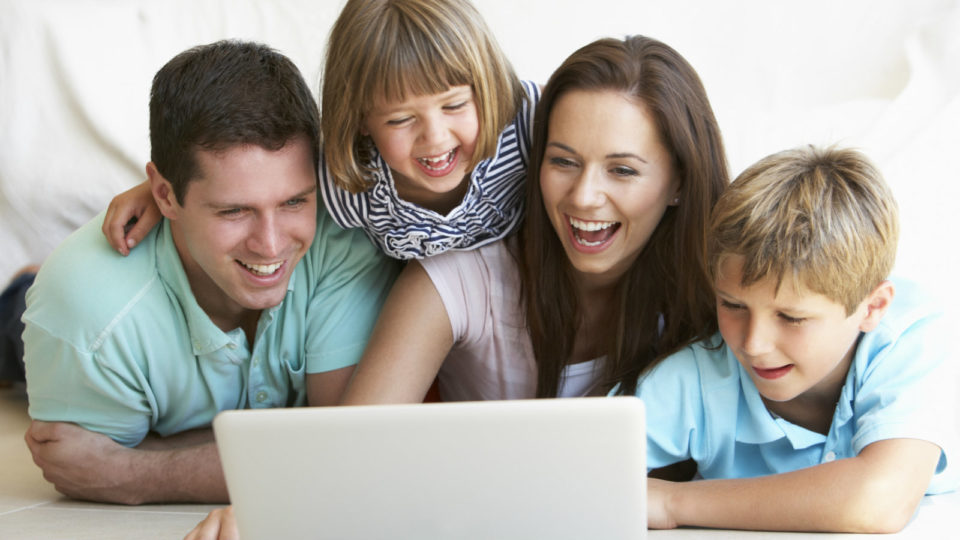 1 στους 3 γονείς περιορίζει το χρόνο των παιδιών στο Διαδίκτυο