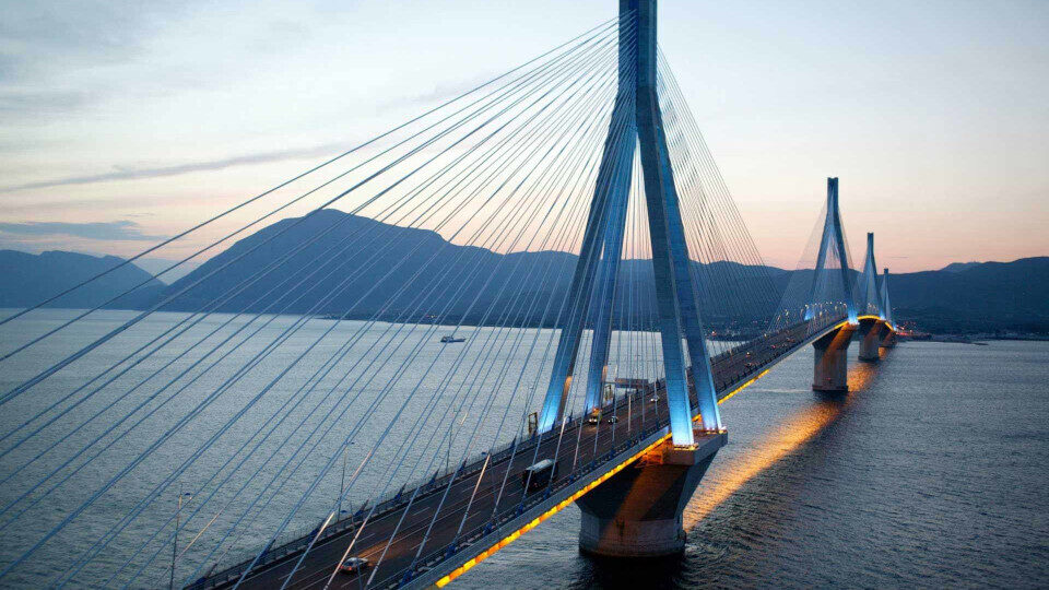 Μειωμένα διόδια στη Γέφυρα Ρίου Αντιρρίου για τους κατοίκους της Ναυπακτίας και Δωρίδας ζητά η ΕΕΚΕ