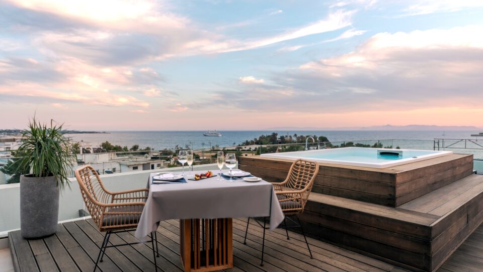 Η SWOT Hospitality ανέλαβε τη διαχείριση του πολυτελούς Glyfada Riviera Hotel
