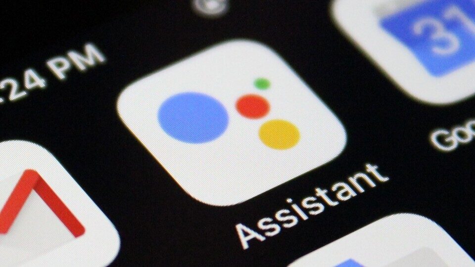 Η Google θα σταματήσει να ακούει τις συνομιλίες των χρηστών στον Assistant
