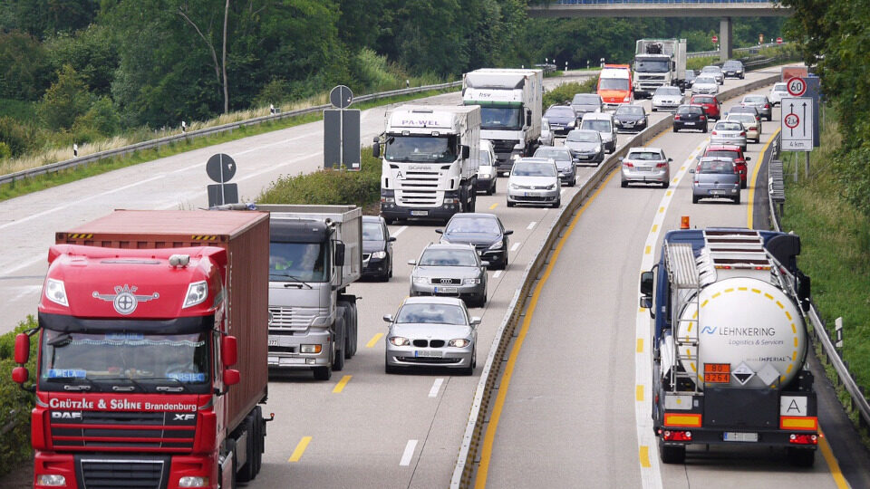 ​ΕΑΕΕ: Στα 1,15 δισ. ευρώ η συνολική παραγωγή ασφαλίστρων αυτοκινήτου το 2023