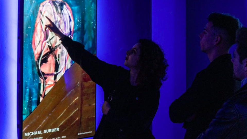 Holy Art: H πρώτη digital gallery σε στοά της Πραξιτέλους