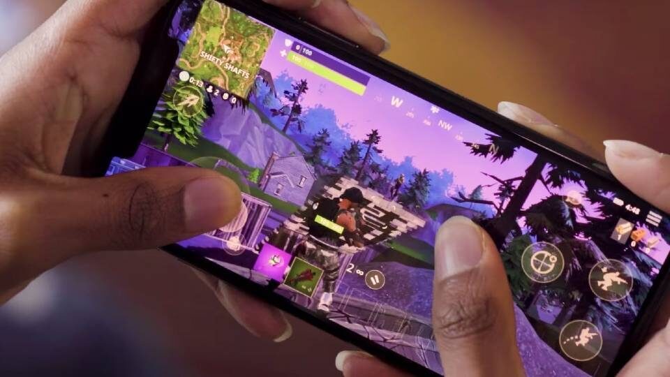 Στις ευρωπαϊκές Αρχές πάει η διαμάχη Epic Games - Apple για το App Store