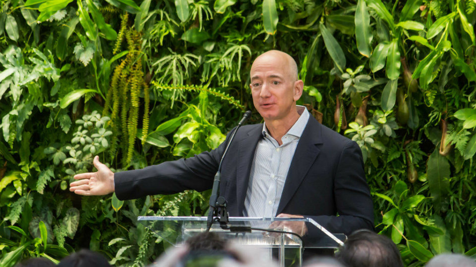Ο Jeff Bezos αποχωρεί από τη θέση του CEO της Amazon