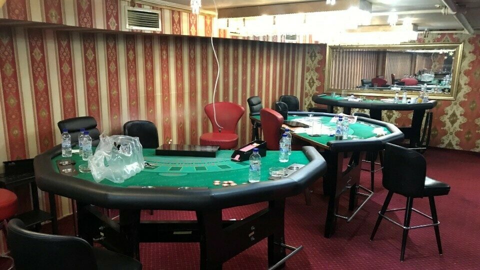 Αυτό είναι το παράνομο καζίνο που λειτουργούσε στην Αττική - 73 συλλήψεις από την Αστυνομία