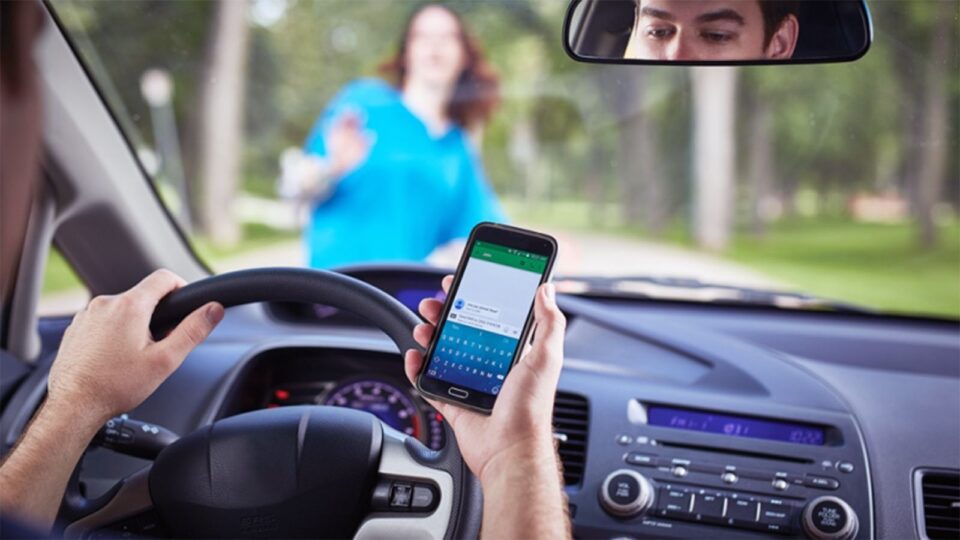 Οδική Ασφάλεια: Ζητείται ελπίς… όταν 9 στους 10 ασχολούνται με το κινητό κατά την οδήγηση