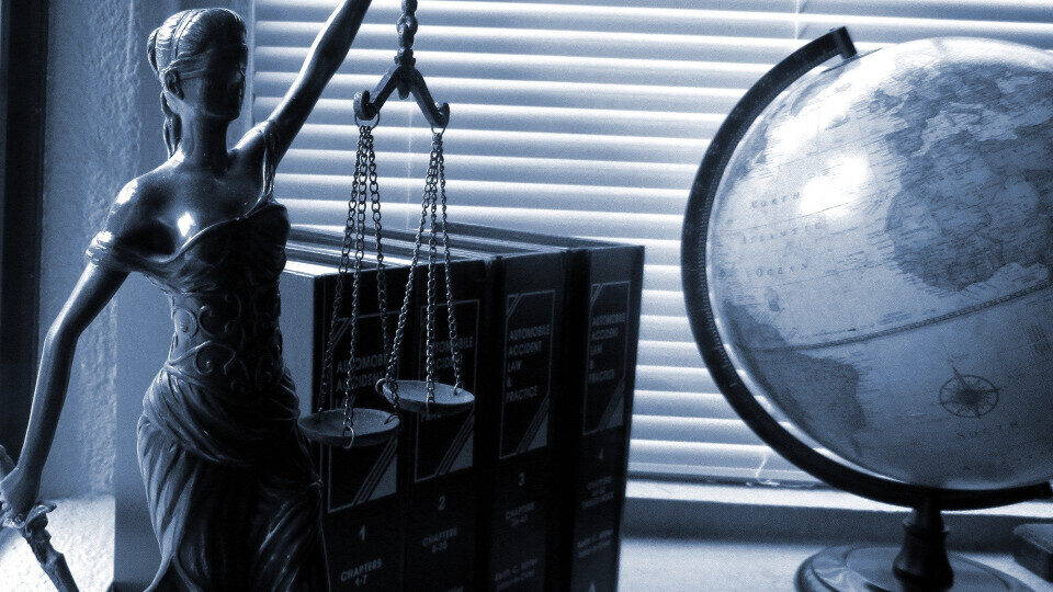 Έρευνα ΕΕ: Βελτίωση της λειτουργίας της Δικαιοσύνης - Προβλήματα στην ανεξαρτησία των δικαστών