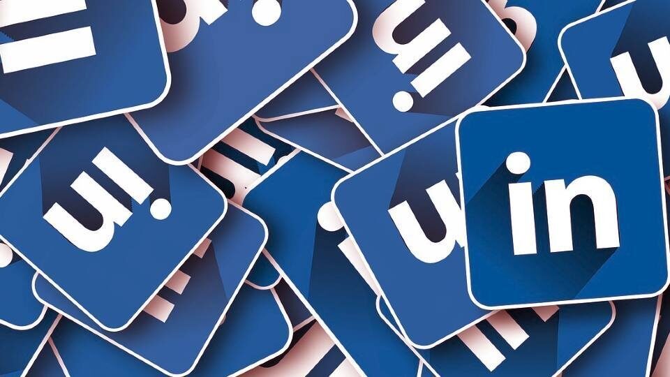 Το LinkedIn τα... μαζεύει και φεύγει από την Κίνα - Τι λέει η Microsoft