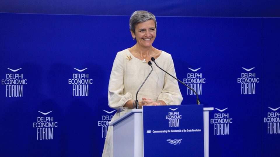 Vestager: H Ελλάδα αποτελεί πρότυπο και όλοι πρέπει να εμπνέονται από την πρόοδο της