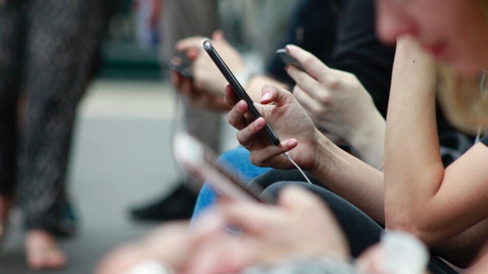 Η πανδημία έφερε «εκτόξευση» των mobile ταχυτήτων πρόσβασης στο διαδίκτυο