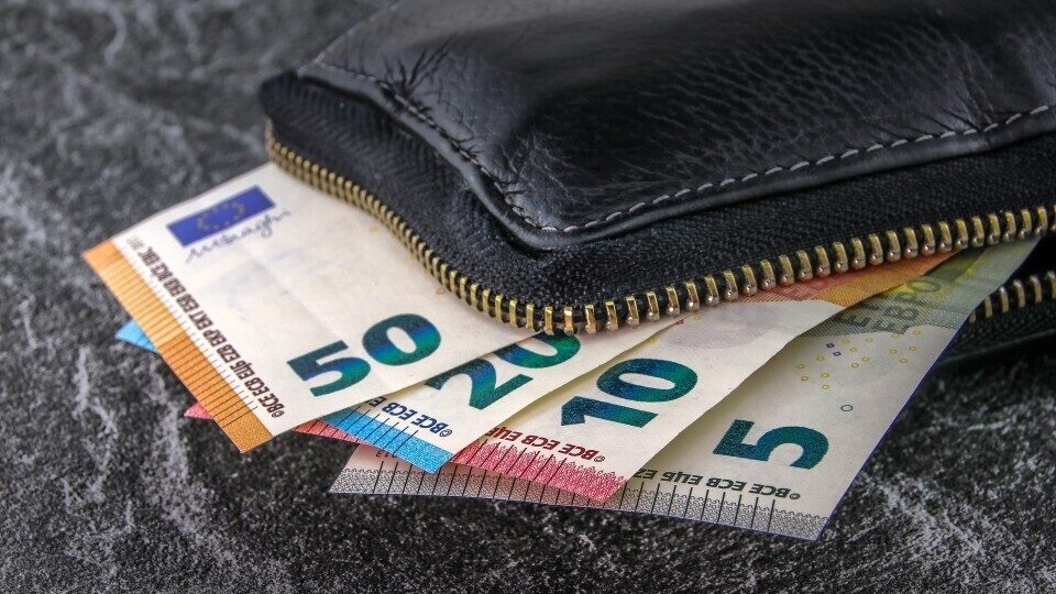 Ο ΕΟΠΥΥ προσφέρει επίδομα 150 ευρώ - Οι δικαιούχοι και τα δικαιολογητικά