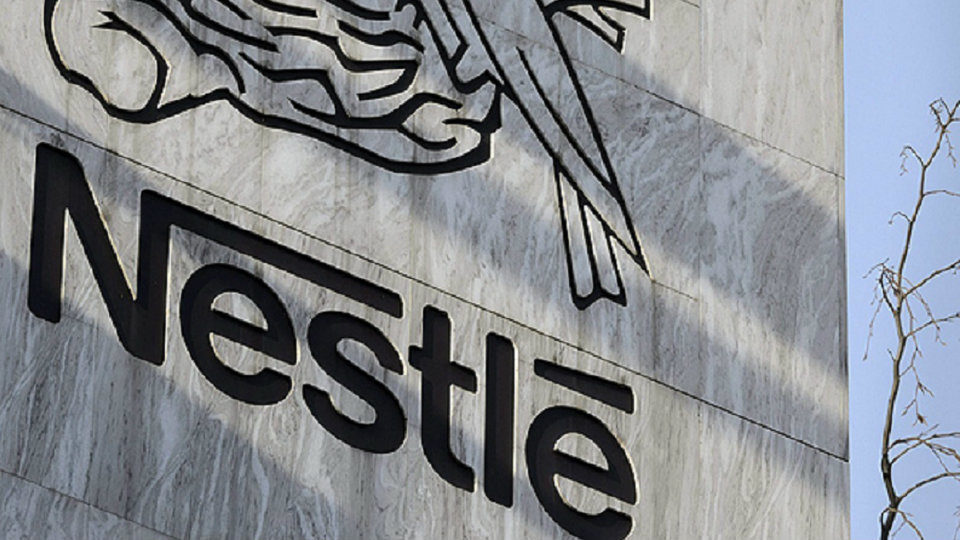 Nestle: Δέσμευση για αύξηση των ανακυκλώσιμων πλαστικών