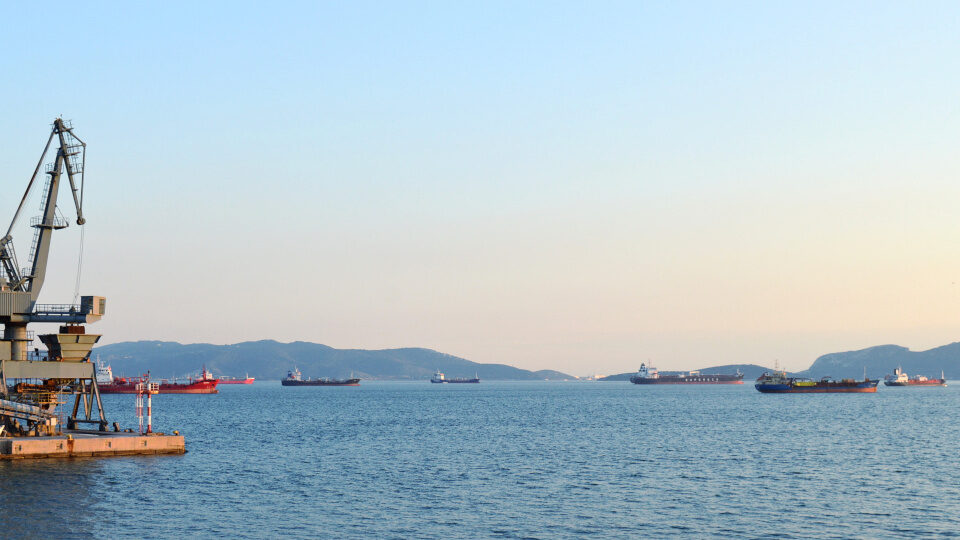 ΟΛΕ: Αποπαροπλίστηκαν 10 παροπλισμένα πλοία και αναχώρησαν ήδη από τον κόλπο της Ελευσίνας