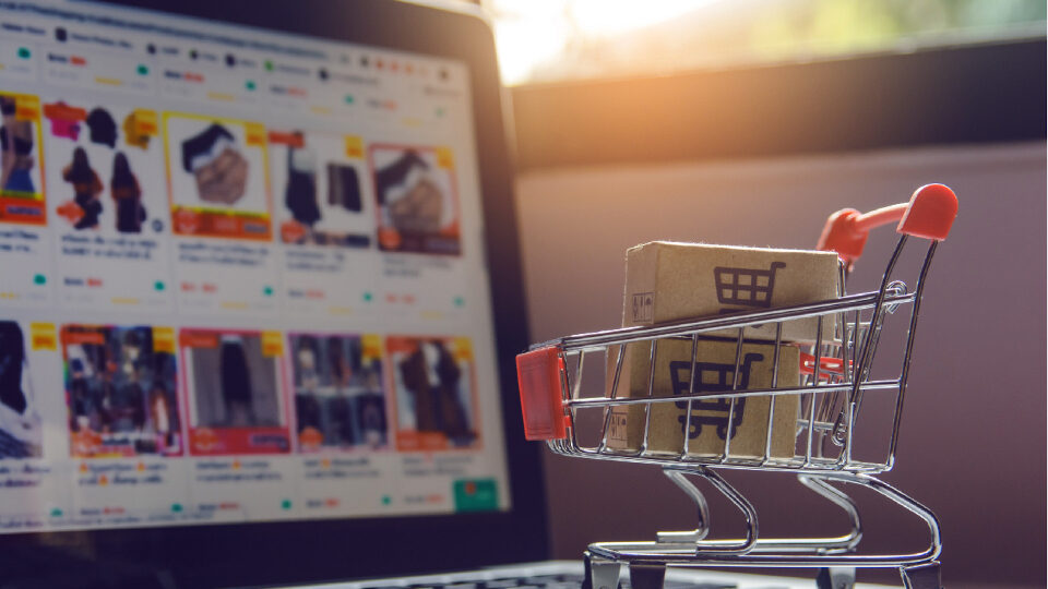 Black Friday: Αύξηση 115% στις online αγορές σε φαρμακεία και 27% σε super market