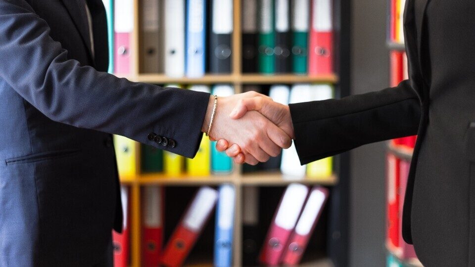 Η διαμεσολάβηση μέσα από τρικυμισμένη διαδρομή