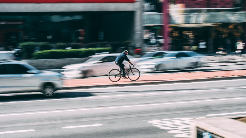 Από τα ρόλερ και το ποδήλατο στο αυτοκίνητο: Τα «χαρτιά» για τις μετακινήσεις σας