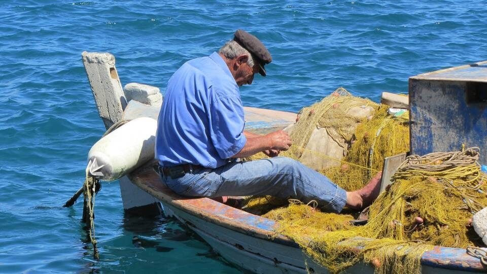 Έως 24.000 ευρώ τον μήνα σε κάθε Έλληνα αλιέα που επλήγη από τον κορωνοϊό