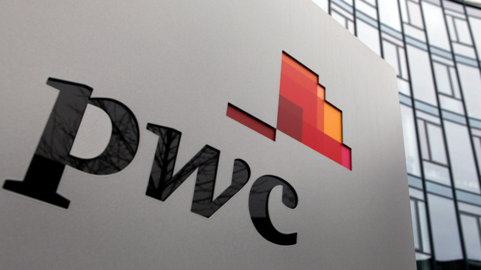 PwC Ελλάδας: Προσφέρει τεχνολογικό εξοπλισμό στο ΕΣΥ και βοήθεια σε ευπαθείς ομάδες