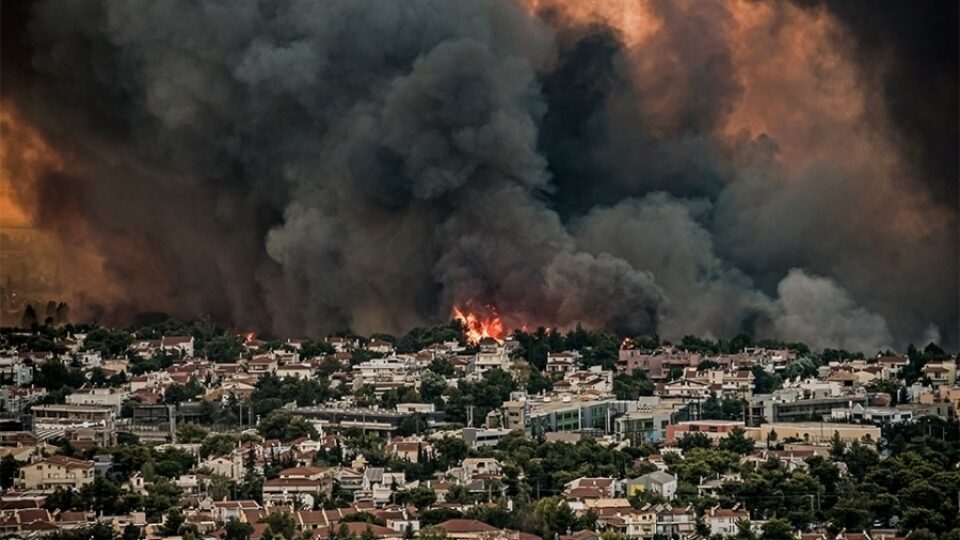 Φωτιά ΒΑ Αττική: Δίπλα στις πληγείσες επιχειρήσεις δηλώνουν τα Επιμελητήρια