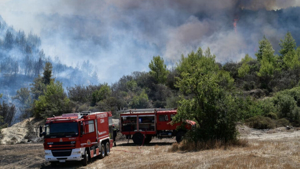 Μάχη σε δύο μέτωπα στην Κορινθία: Εκκενώθηκαν τα Σοφιανά – Άνοιξε η Κορίνθου – Πατρών