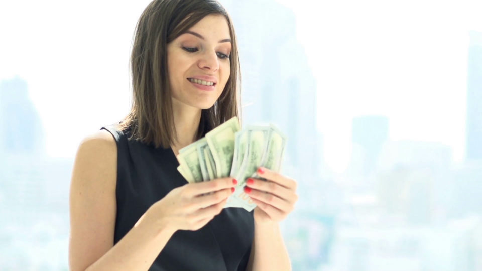 Τρεις τρόποι με τους οποίους ξοδεύουν τα χρήματά τους οι πραγματικά ευτυχισμένοι άνθρωποι
