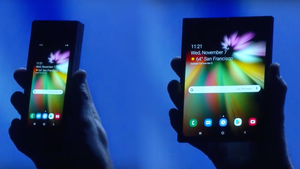 Αυτό είναι το πρώτο αναδιπλούμενο smartphone της Samsung