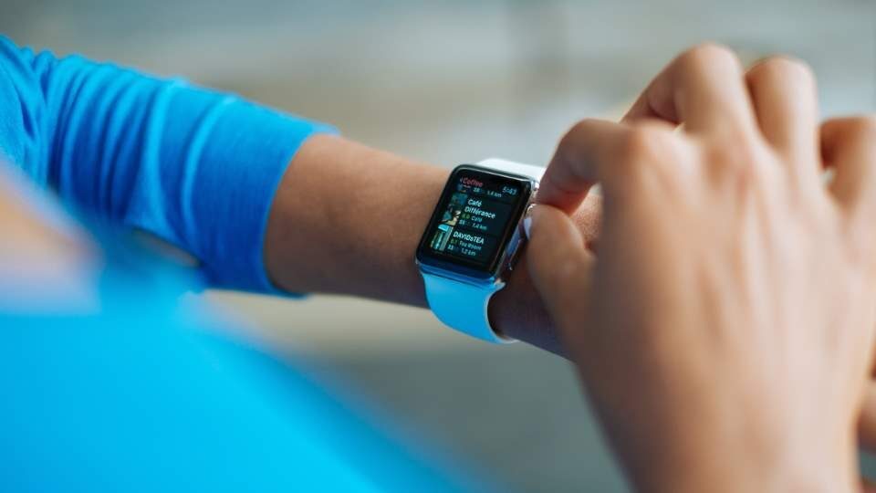 Το 64% των Ελλήνων πιστεύει ότι τα smartwatches μπορούν να κάνουν τη ζωή μας καλύτερη
