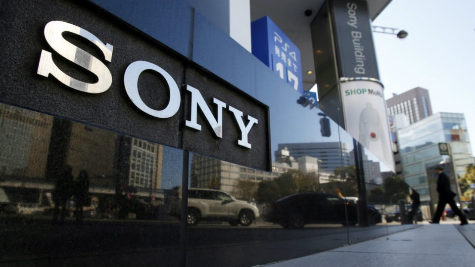 Η Sony προειδοποιεί ότι θα μπορούσε να πάρει τα εργοστάσια της από την Ιαπωνία