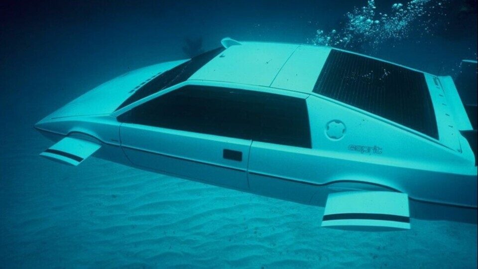 Η Tesla έχει σχεδιάσει ένα υποβρύχιο αυτοκίνητο «όπως του James Bond»
