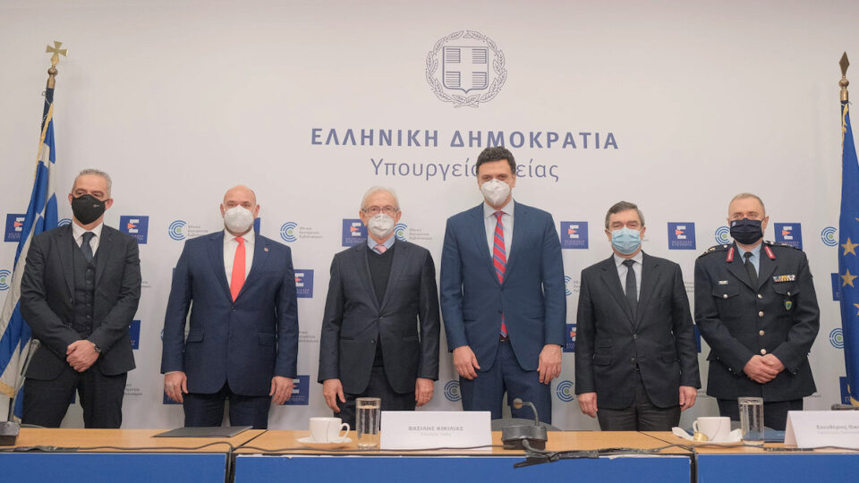 Δωρεά 22 ασθενοφόρων από τη ΣΥΝ-ΕΝΩΣΙΣ, 20 στο ΕΚΑΒ και 2 στην ΕΛ.ΑΣ.