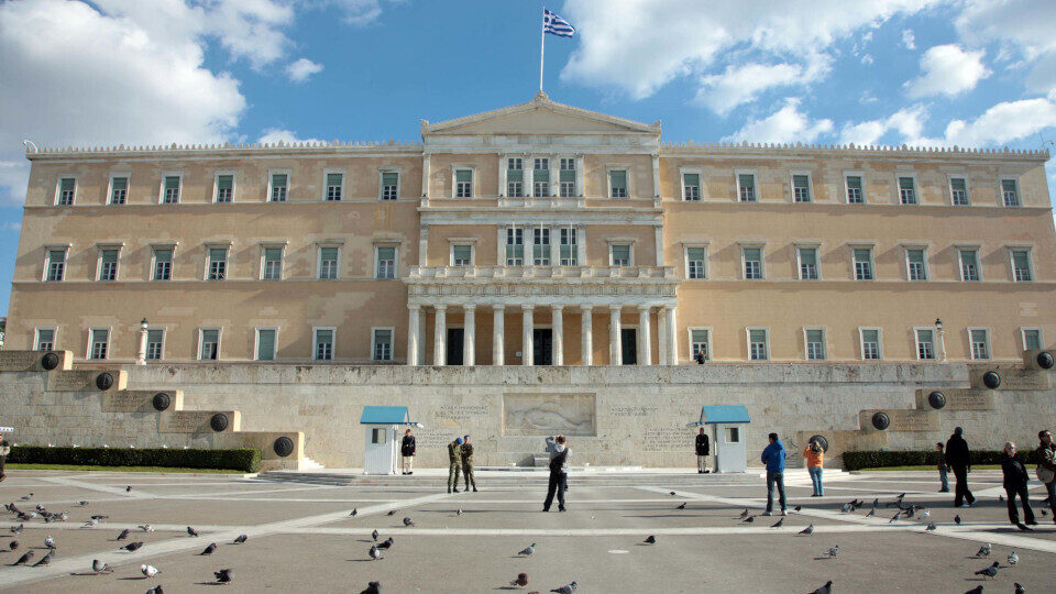 Βουλή: Ψηφίστηκε το εργασιακό νομοσχέδιο με 158 «ναι»