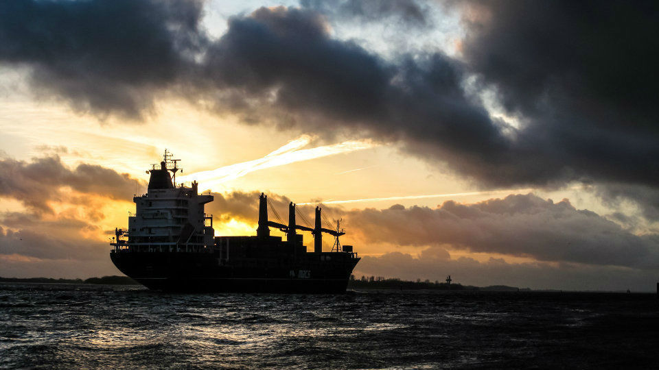 Εταιρείες - κολοσσοί κρούουν τον κώδωνα του κινδύνου για τους ναυτικούς
