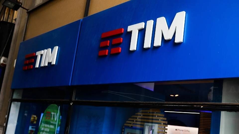 KKR: Προσφορά 12 δισ. δολαρίων για την εξαγορά της Telecom Italia