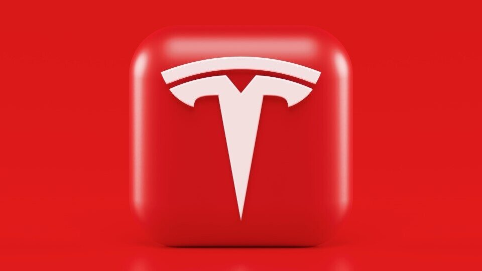 Tesla: Δυσαρεστημένη με τις αδειοδοτήσεις στη Γερμανία - Στην αναμονή για το Gigafactory