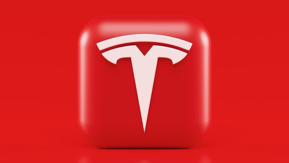 Tesla: Δυσαρεστημένη με τις αδειοδοτήσεις στη Γερμανία - Στην αναμονή για το Gigafactory