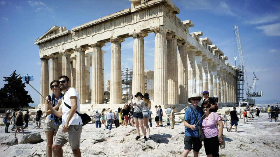 ΕΛΣΤΑΤ: Άλμα στον τζίρο των υπηρεσιών που συνδέονται με τον τουρισμό στο β' τρίμηνο