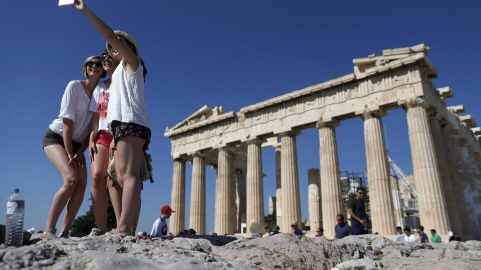 ΤτΕ: Ισχυρή άνοδος για εισπράξεις, ταξιδιωτική κίνηση τον Ιανουάριο