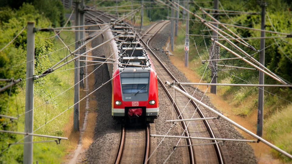 ΕΕ: Νέοι κανόνες για την προστασία των επιβατών σιδηροδρομικών συγκοινωνιών