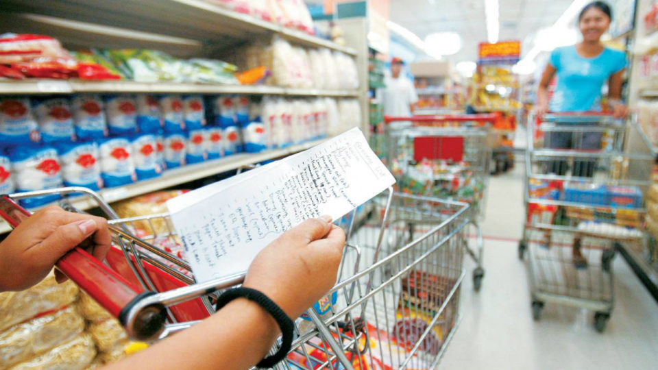 Έρευνα ΙΕΛΚΑ: Στα επίπεδα του 2012 παραμένουν οι τιμές των τροφίμων παρά τις σημαντικές αυξήσεις του ΦΠΑ