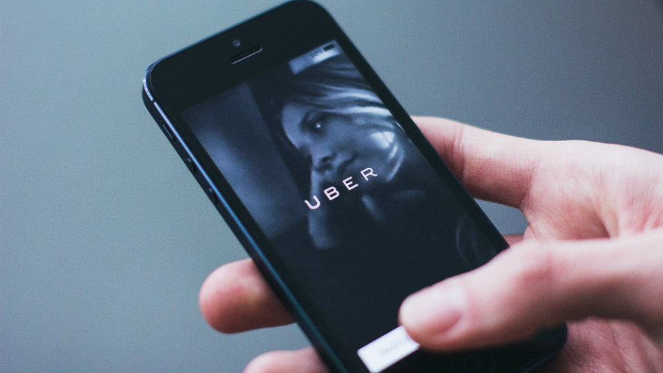 Uber: Η Αθήνα από τις πρώτες αγορές παγκοσμίως με επιλογή μετρητών στο ταξί