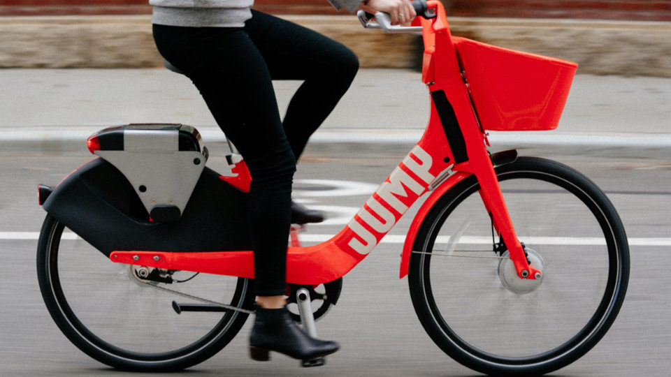 Η Uber «πειραματίζεται» με αυτοοδηγούμενα σκούτερ και ποδήλατα