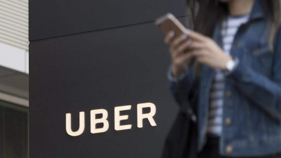 Δικαστήριο αποφάσισε πως οι οδηγοί της Uber είναι υπάλληλοι και όχι εργολάβοι