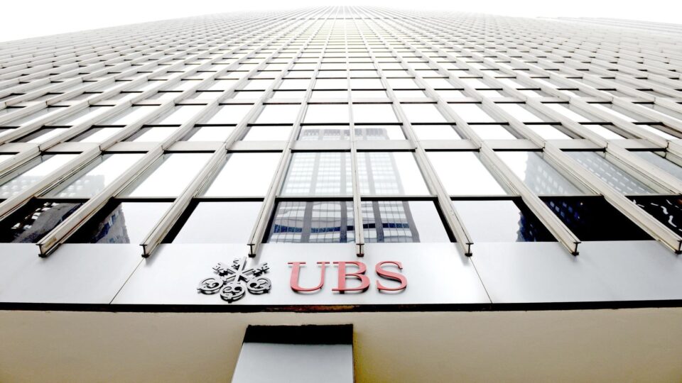 UBS: Το 41% των επενδυτών εξετάζει το ενδεχόμενο αύξησης των συμμετοχών του σε μετοχές