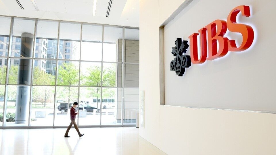 UBS: «Οι εύποροι επενδυτές μοιάζουν επιφυλακτικοί στο κατώφλι του 2020»