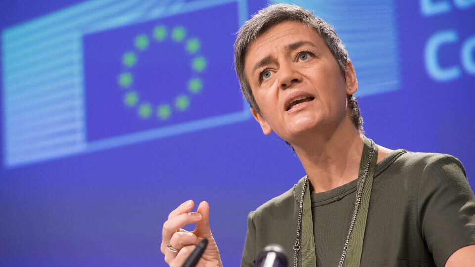 Vestager: Η ΕΕ θα επανεξετάσει το πλαίσιο συμφωνιών για τις μεγάλες επιχειρήσεις