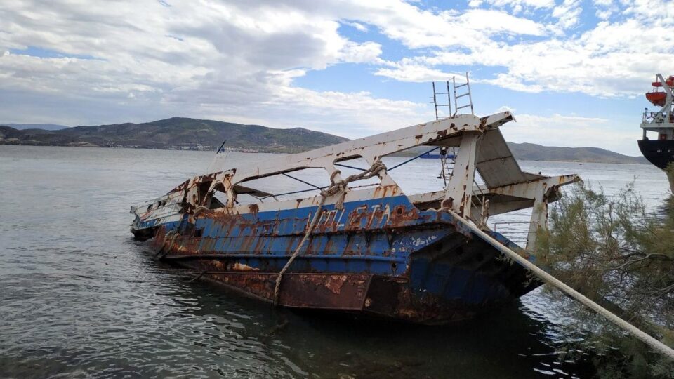 ΟΛΕ: Απομακρύνθηκαν οριστικά από τη Ελευσίνα 5 ναυάγια και επικίνδυνα-επιβλαβή πλοία